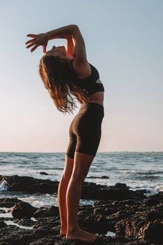 Outdoor Yoga Photography, Yoga Poses In Nature, Nature Yoga Photoshoot, Outdoor Fitness Photoshoot, Yoga In Nature, Yoga Photoshoot Ideas, Fitness Poses, Yoga Shoot, Yoga Pics