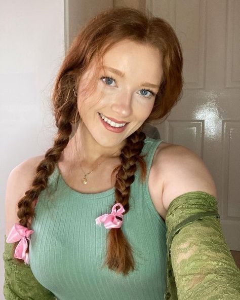 Phoebe on Instagram: "Giving Wendy some competition . . #gingers #longredhair #redhead #redhairblueeyes #redheadsofinstagram #redheadlove #naturalredhead #redhairdontcare #redheads_of_insta #redheadsdoitbetter #selfies #wendy #plaithair #pale #paleskin" Irish Red Hair Natural Redhead, Red Head Curly Hair, Ginger Hair Green Eyes, Ugly Redhead, Ginger Selfie, Very Pale Skin, Pretty Ginger, Curly Ginger Hair, Redhead Problems