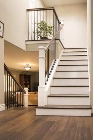 Staircase Remodel Diy, Redo Stairs, Stair Railing Makeover, Indoor Railing, Interior Stair Railing, Modern Stair Railing, Foyer Staircase, Open Stairs, Staircase Railing Design