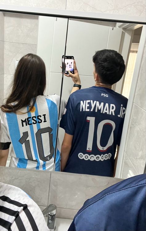 Sport Couples Goals, Cute Soccer Couples, Soccer Couples, Funny Vidio, Football Couples, Moroccan Aesthetic, Football Players Photos, Football Jersey Outfit, Boyfriend Girlfriend Quotes