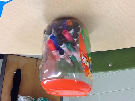 Tide Pod Container. Great for storing markers! Tide Pods Container, Detergent Container, Tide Pods, Upcycle Plastic, Honey Diy, Dorm Diy, Recycling Containers, Repurposed Items, Diy Soap