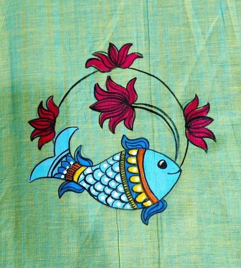 Pichwai Painting Blouse, Mithila Painting On Wall, How To Colour Drawing, Simple Kalamkari Painting, Pichwai Paintings On Blouse, Madhubani Fabric Painting, Modern Madhubani Art, Madhubani Painting On Fabric, Fish Rangoli Designs