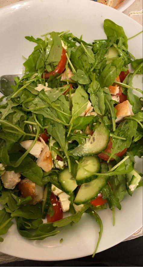 Healthy Food Motivation Pictures, Salata Story, Salad For Lunch, Healthy Lifestyle Food, Healthy Food Motivation, Yummy Comfort Food, Food Displays, Lunch Salads, Snap Food