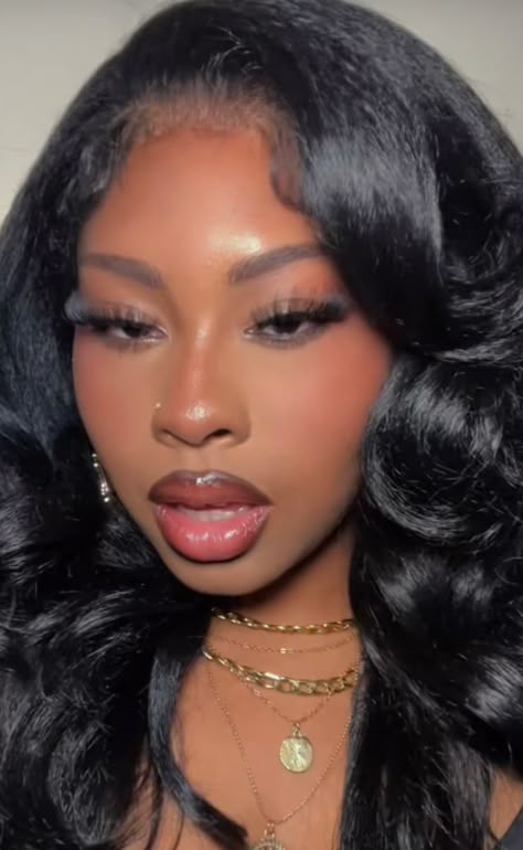 @jleelaureen on tiktok, dark feminine make up look Black Womens Makeup, Black Girls Makeup Looks, Dark Feminine Black Women, Dark Feminine Makeup Black Women, Light Skin Makeup Looks, Innocent Makeup Look, Fem Makeup, Makeup On Black Women, Dark Feminine Makeup