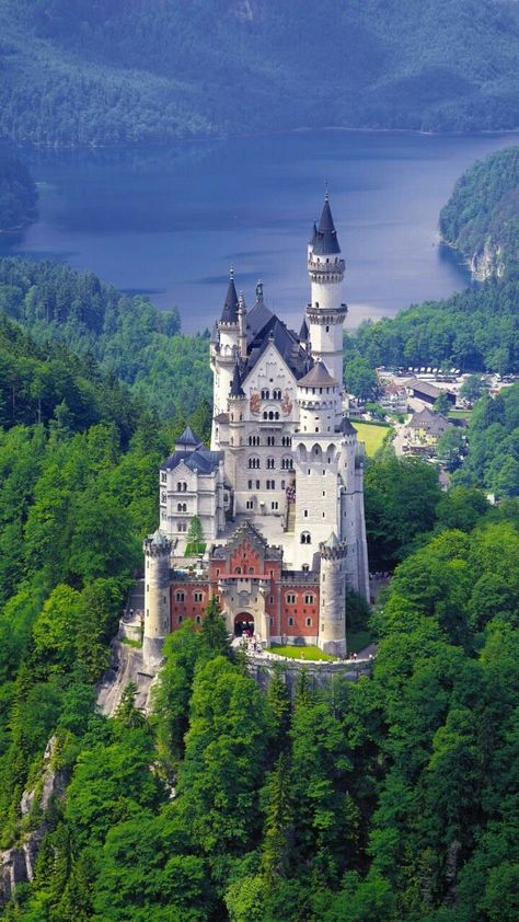 German Palace, German Palaces, Castle In Germany, Castle Mansion, European Castles, Germany Castles, Neuschwanstein Castle, Castle House, Cinderella Castle