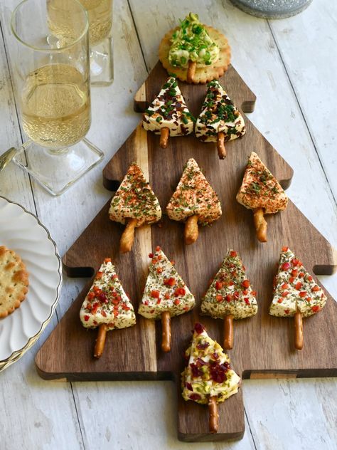 Made with Laughing Cow spreadable cheese wedges, these mini Christmas Cheese Trees take only 10 minutes to make! Add these no-bake, easy Christmas appetizers to your cheese boards or charcuterie boards. Christmas Trees Appetizer, Christmas Tree Cheese Board Ideas, Christmas Tree Brie Appetizers, Christmas Cheese Board Ideas Appetizers, Christmas Cheese Trees, Laughing Cow Trees, Cheese Tree Christmas, Christmas Tree Cheese Tray, Brie Cheese Christmas Trees