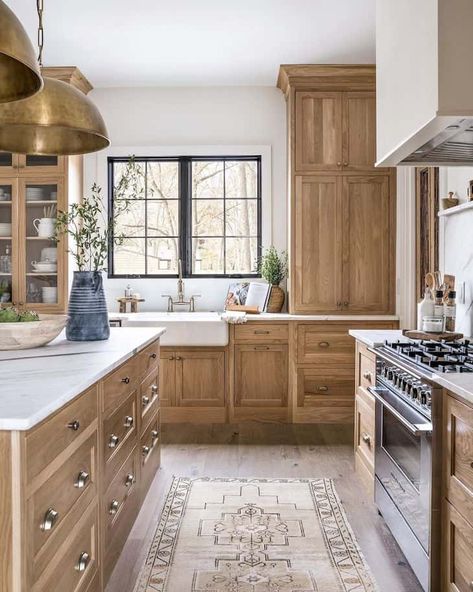 The Comeback of Wood Kitchen Cabinets - Farmhousehub Wood Cabinet Kitchens, Medium Wood Kitchen Cabinets, Wood Stained Kitchen Cabinets, Alder Kitchen Cabinets, White Oak Cabinets, Pine Kitchen Cabinets, Wood Kitchens, Stained Kitchen Cabinets, Light Wood Kitchens