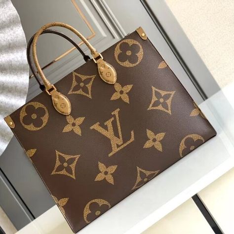 Louis Vuitton Neverfull Shopper Bucket Crafty Onthego Twist MM Reverse Chanel Slippers, Gucci Bag Dionysus, Lv Tote, Louis Vuitton Onthego, Dior And I, Hermes Kelly Bag, Louis Vuitton Totes, Kelly Bag, Luxury Bag