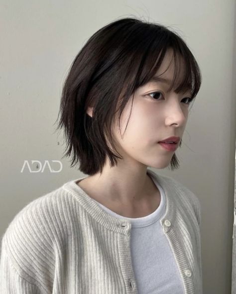 Hair Inspiration Short Bangs, Short Layers On Short Hair, Hash Cut Hair, Short Layered Haircuts Neck Length, Asian Haircuts Short, Asian Short Hair With Layers, Japan Hairstyle Short, Korean Bob Cut With Bangs, Japanese Short Hair Bob