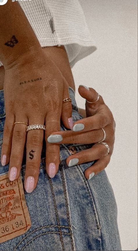 Nail Polish Colors Summer, Summer Nail Colors, Hello Nails, Almond Acrylic Nails, Nails Only, Dainty Tattoos, Nails 2020, The Best Summer, Summer Nails Colors