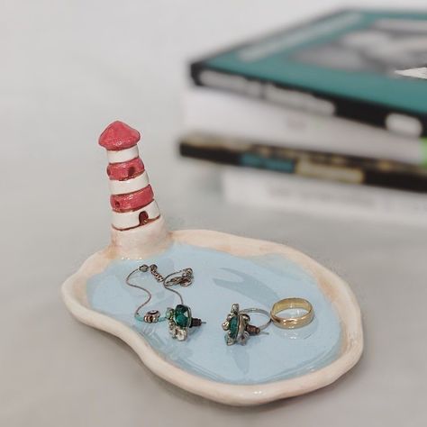 Beachy Air Dry Clay Ideas, Clay Cute Crafts, Jewellery Clay Holder, Summer Ceramic Ideas, Clay Beach Ideas, Beachy Clay Ideas, Useful Pottery Ideas, Diy Clay Dish, Ceramic Project Ideas