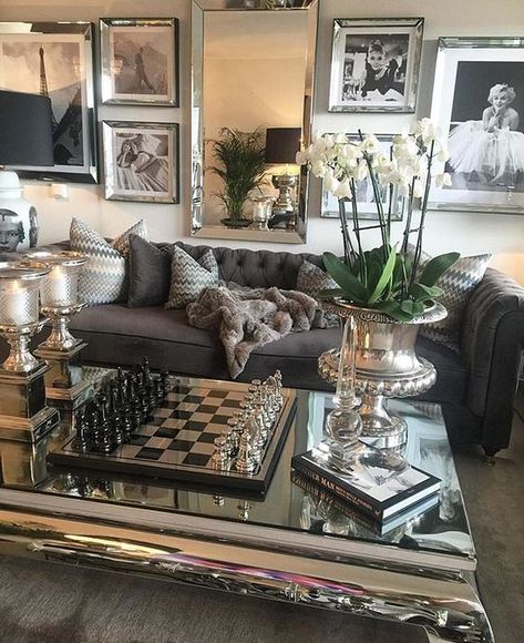 On the hunt: mirrored tables Hamptons Style, Elegant Home Decor, House Goals, A Living Room, Luxury Decor, Elegant Homes, Living Room Inspiration, Home Fashion, 인테리어 디자인