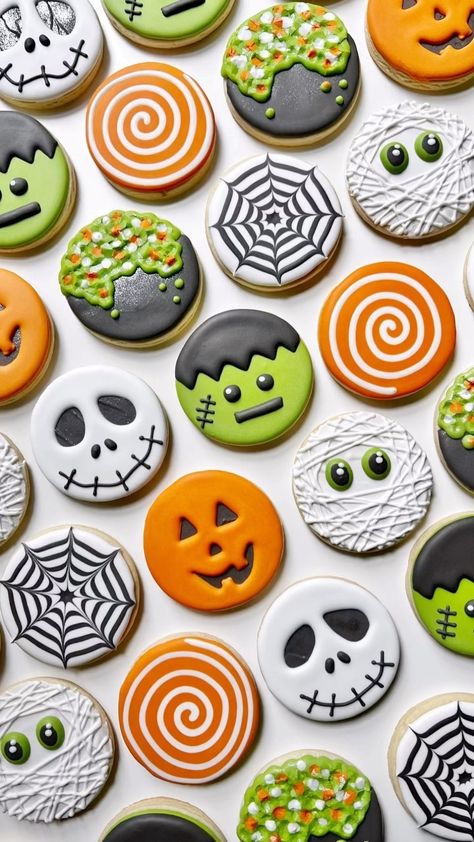 That’s a wrap, folks! Which one is your fav?? 🧟‍♂️💀🎃🕸 And don’t miss out: this beginner Halloween class and the beginner pumpkins classes… | Instagram Round Halloween Sugar Cookies, Halloween Decorated Cookies, Halloween Cookie Decorating, Graceful Baker, Biscuits Halloween, Galletas Halloween, Halloween Sugar Cookies Decorated, Easy Halloween Cookies, Postres Halloween