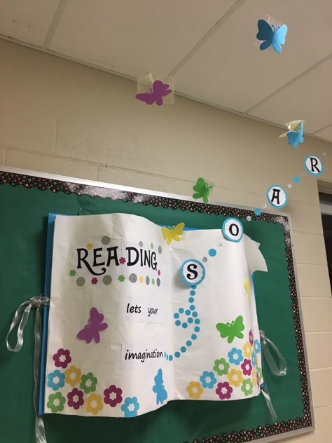 "Reading lets your imagination soar" 3-D bulletin board. Butterflies are suspended from cellophane squares attached to fishing line. 3d Book Bulletin Board, 3d Bulletin Boards, Books Bulletin Board, Book Bulletin Board, School Library Decor, School Library Displays, Library Bulletin Board, Reading Bulletin Boards, School Board Decoration