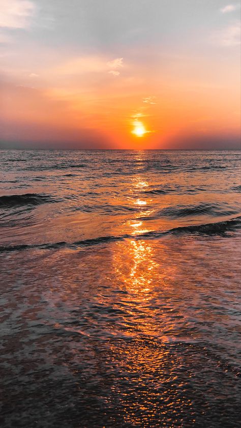 Sunrise Over The Ocean, Sunrise Over Ocean, Kumari Kandam, Sunrise Ocean, Ideal Aesthetic, Water Watch, Ocean Sunrise, Southern Lights, Outer Banks North Carolina