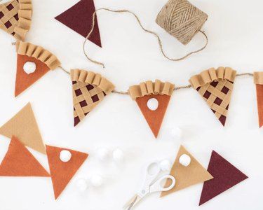 Pie Banner, Thanksgiving Pie, Pumpkin Pies, Fall Banner, Thanksgiving Pies, Berry Pie, Pumpkin Fall Decor, Felt Projects, Felt Garland