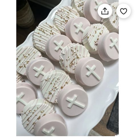 First Communion Strawberries, Baptism Cakesicles, First Communion Cookies Boys, Cookies Comunion, Cookies Bautismo, Baptism Desserts, Baptism Cake Girl, Pink Dessert Tables, Recuerdos Primera Comunion Ideas