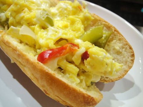 Pepper And Egg Sandwich, Peppers And Eggs, Eggs Sandwich, Sandwich Italian, Egg Sandwich Recipe, Italian Beef Sandwiches, Eggs In Peppers, Italian Sandwich, French Dip Sandwich