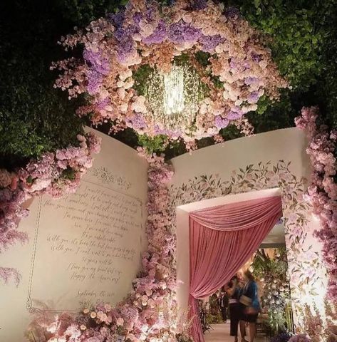 Stage Design For Wedding, Hall Birthday Party, Muslim Wedding Decor, Dreamy Wedding Theme, Extravagant Wedding Decor, Entrance Decor Ideas, Luxury Event Decor, Event Venue Design, Beauty And Beast Wedding