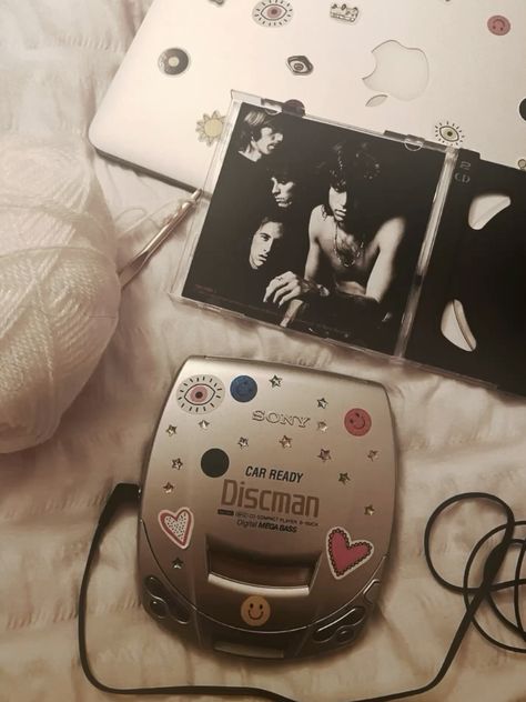 Cds And Vinyls, Cd Walkman Aesthetic, Decorated Cd Player, Portable Dvd Player Aesthetic, Portable Cd Player Aesthetic, Cute Cd Player, 2000 Music Aesthetic, Aesthetic Cd Player, Burning Cds