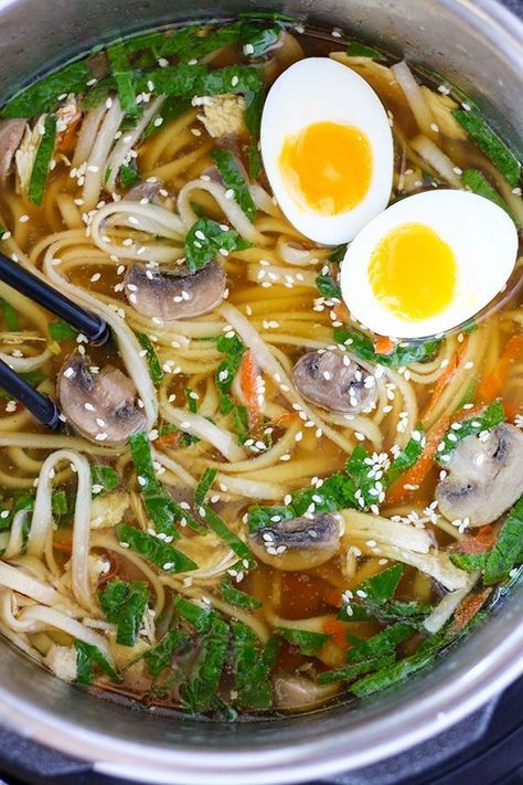 Pressure Cooker Ramen, Instant Pot Ramen, Homemade Chicken Stock, Ramen Noodle Recipes, Ramen Soup, Instant Pot Soup Recipes, Spinach Soup, Instant Pot Soup, Easy Instant Pot Recipes