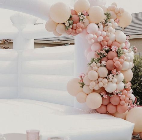 White bounce house balloons balloon garland floral Tea Party Balloons, Floral Balloon Garland, Floral Balloon Arch, Baloon Garland, Bridal Balloons, White Bounce House, Baby Shower Balloon Arch, Surprise Baby Shower, Bridal Shower Balloons