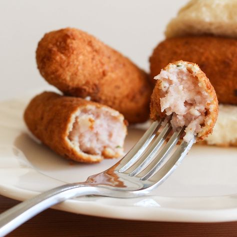 Ham Croquettes Recipe, Cuban Meals, Farm Meals, Ham Croquettes, Croquettes Recipe, Cuban Bread, Cuban Dishes, Cuban Cuisine, Cuban Food