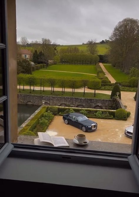 luxury life British Mansion, Luxury Life Aesthetic, Mansion Aesthetic, Old Money House, Cars Brand, British Countryside, Luxury Lifestyle Dreams, Future Lifestyle, Old Money Aesthetic