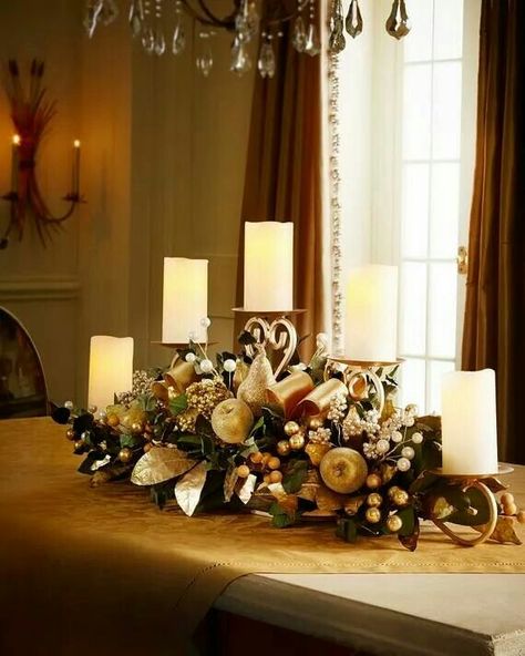 💗 Christmas Centrepieces, Flowers And Candles, Christmas Centers, Christmas Flower Arrangements, Christmas Floral Arrangements, Christmas Tablescape, Xmas Deco, Christmas Arrangements, Navidad Christmas