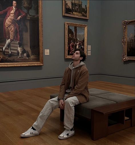 Photography Figure Men, Museum Outfit For Men, Museum Photography Men, Art Museum Outfit Men, Museum Picture Ideas Men, Museum Pose Ideas Men, Museum Date Outfit Men, Art Gallery Outfit Men, Art Museum Poses