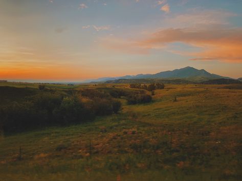 Mountain Aesthetic Photography, Montana Country Aesthetic, Big Sky Montana Aesthetic, Mountains At Sunset, Montana Mountains Aesthetic, Bozeman Aesthetic, Montana Ranch Aesthetic, Montana Pictures, Field With Mountains