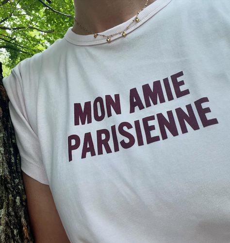 I love tees with French 🇫🇷 sayings on them! This means, “My Parisian Friend” 🥰🇫🇷 It’s a lovely pale pink 💓 and great quality - and only 10 bucks! Bravo H&M! Your tees are so fantastic! Ce sont magnifique 💞 Type T-SHIRT in the comments and I will pop over the link! 💞 #hm #hmwomen #hmtshirt #tshirt #sharingstufftolove #monamieparisienne 💞 . . . . . . The recommendations on this post are things I use and love ❤️ If you click on the link, I might earn a small commission at no extra cost to you. Paris Hilton Slogan Tees, H&m Women, French Quotes, Pale Pink, H&m, T Shirt