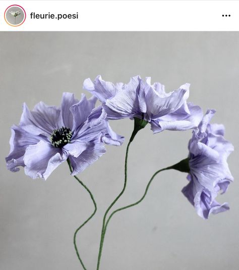 Purple Crepe Paper Flowers, Blue Crepe Paper Flowers, Crepe Paper Crafts, Crepe Paper Flowers Diy, Flowers In The Attic, Easy Paper Flowers, Paper Flower Crafts, Fondant Flowers, Crepe Paper Flowers