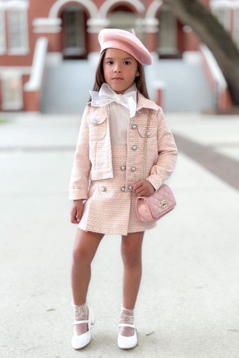 Elegant Kids Outfit, Kid Girl Outfits, Christmas Clothes Kids, School Outfits Kids, Buttons Outfit, Tweed Outfits, Pink Tweed Skirt, Douyin Fashion, Tweed Outfit