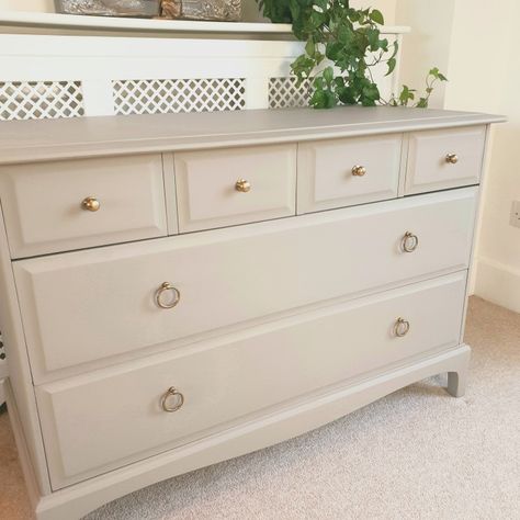 Cream Dresser Makeover, Neutral Painted Dresser, Beige Furniture Bedroom, Neutral Dresser Paint Colors, Beige Dresser Furniture, Beige Painted Furniture, Beige Painted Dresser, Fusion Algonquin, Cream Colored Dresser Painted Furniture