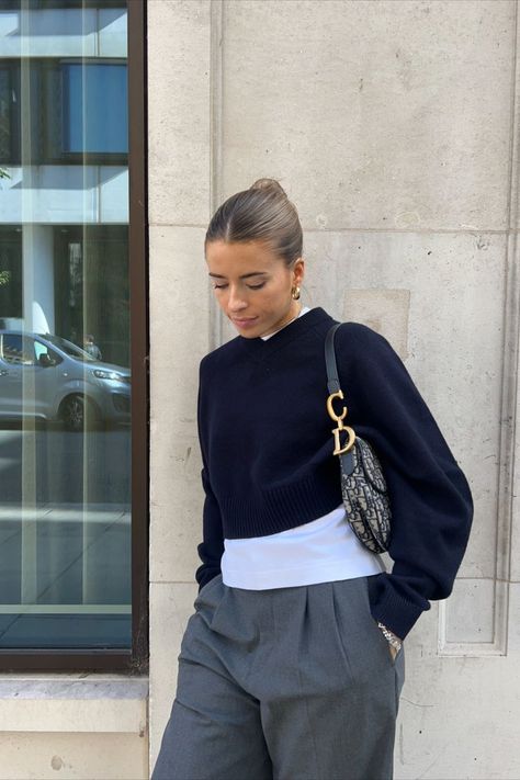 Navy Jumper Outfit, Cropped Jumper Outfit, Dior Saddle Bag Outfit, Uniqlo Trousers, Jumper Outfits, Dior Outfit, London Girl, Navy Jumper, Outfit Autumn