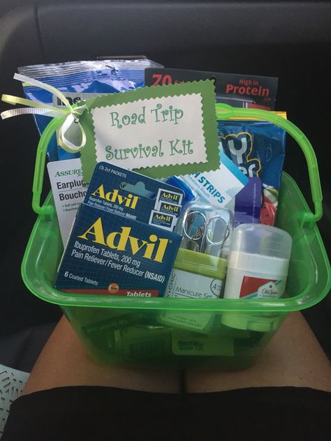 Roadtrip Basket Gift Ideas, Road Trip Basket Ideas, Road Trip Care Package For Adults, Road Trip Goodie Bags For Adults, Road Trip Care Package, Travel Basket Gift Ideas, Road Trip Gift Basket Ideas, Travel Gift Basket Ideas, Road Trip Basket