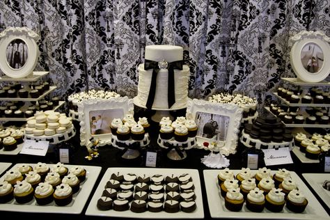 Black and White Dessert Table for a Black and White Affair! Black Candy Buffet, White Dessert Tables, Sweets Table Wedding, Black White Parties, White Desserts, Candy Station, Wedding Sweets, Themed Desserts, Wedding Dessert Table