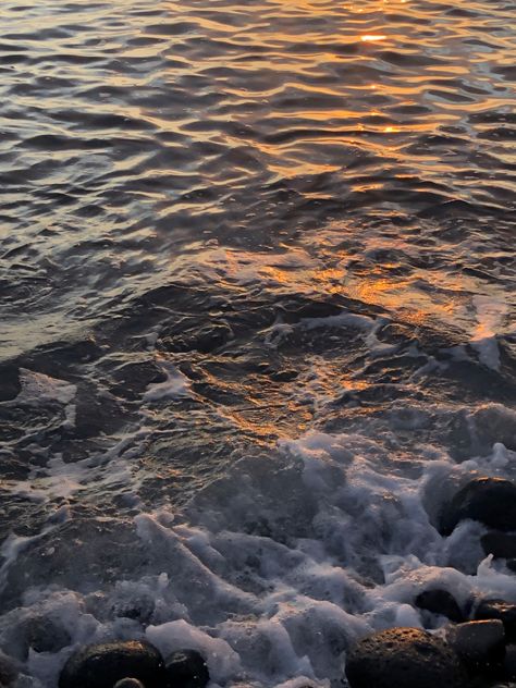 Sea Highlight Cover Instagram, Beach Highlights Instagram, Beach Highlight Cover Instagram, Sunset Highlight Cover Instagram, Beach Waves Aesthetic, Beach Highlights, Waves Aesthetic, Instagram Story Ideas Creative, Instagram Highlight Covers Aesthetic