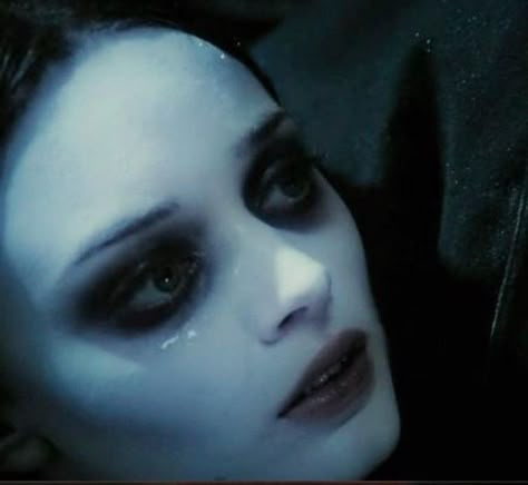 Corpse Bride Live Action, Tim Burton Beauty, Eye Mole, Queen Of Underworld, Tim Burton Cosplay, Dark Fairy Makeup, Vampire Shoot, Moonlight Beauty, Dark Shadows Movie