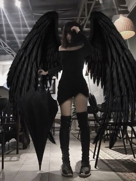 Emo Goth Girl, Grunge Witch, Goth Angel, Black Angel Wings, Couple Costumes, Black Wings, Gothic Beauty, Gothic Outfits, Goth Outfits