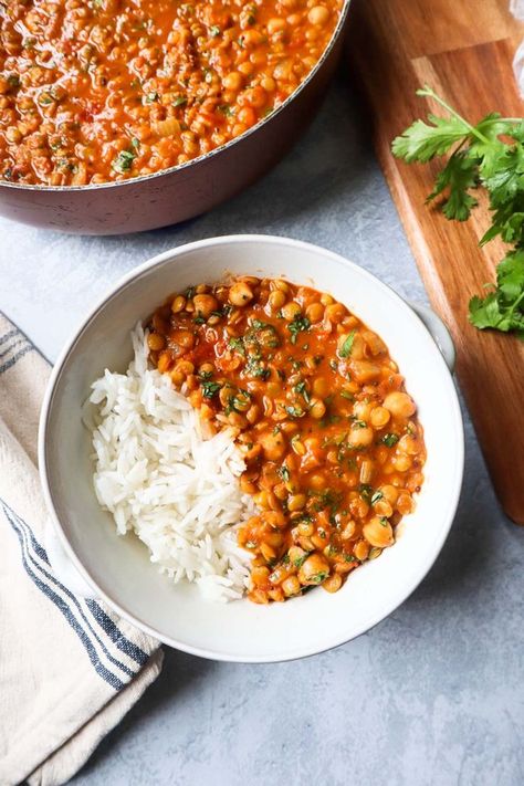 white bowl with basmati rice and chickpea lentil curry topped with chopped cilantro Chickpea Bowl, Lentil Curry Recipes, Daniel Fast Recipes, Meat Diet, Vegetarian Dish, Green Lentils, Chickpea Curry, Lentil Curry, Food Recepie