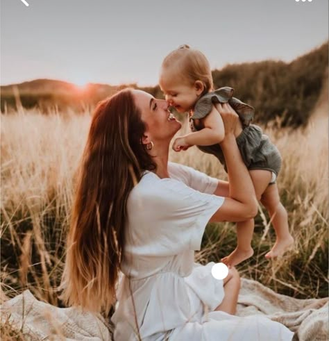 Mother And One Year Old Daughter Photoshoot, Mommy Me Maternity, Mommy And Me Photo Shoot 3 Month Old, Mum And Bub Photoshoot, Infant Family Pictures Posing Ideas, Family Of 3 Photoshoot Summer, Mommy And Me Photo Shoot Ideas, Mommy And Me Field Photos, Golden Hour Mother Daughter Photos