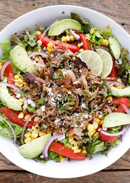 Carnitas Salad, Homemade Instant Oatmeal, Salad Bowl Recipes, Different Salads, Cheap Clean Eating, The Big Green, Low Carb Salad, Street Tacos, Homemade Salads