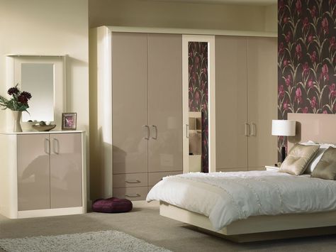 Pisa in hg cappuccino & hg cream Small Bedroom Wardrobe, Fitted Bedroom Furniture, Fitted Bedrooms, Creative Bedroom, Minimalist Room, Bedroom Wardrobe, Bedroom Layouts, Master Bedrooms Decor, Modern Room