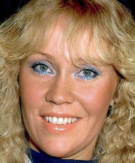 Agnetha Fältskog Makeup, Abba Hair And Makeup, Abba Eye Makeup, Abba Inspired Makeup, Mamma Mia Inspired Makeup, Abba Makeup 70s, Mamma Mia Makeup Ideas, Abba Makeup, Abba Inspired Outfit