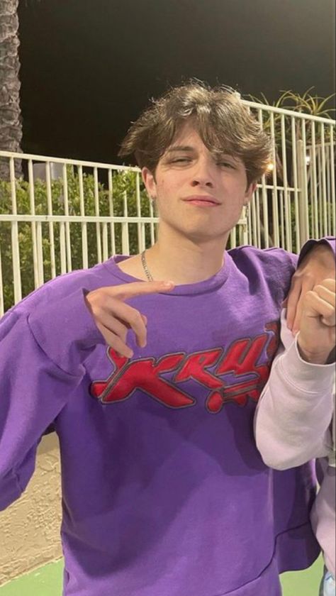 Matt Sturniolo Purple, Sturniolo Wallpaper, Matthew Sturniolo, Triplet Babies, Violet Aesthetic, Wearing Purple, Fangirl Problems, Matt Sturniolo, Sam And Colby