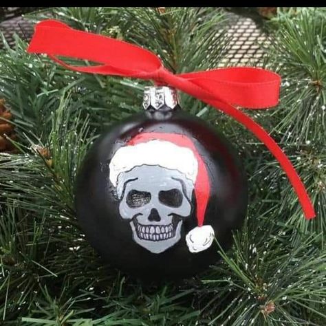 Skulls & Skeletons on Instagram: “Really nice 👍❤💀 👉 Following @skulls.madness for some awesome photos!!!🖤💀 . . . . . #skulladdict #skulldesign #gothgirl #skullface…” Skull With Flames, Pirate Christmas, Mini Christmas Tree Decorations, Pirates Party, Skull Christmas, Goth Christmas, Scary Christmas, Spooky Christmas, Ideas Navideñas