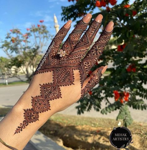 Mehndi Designs Full Hand, Back Side Mehndi Design, Side Mehndi Design, Back Side Mehndi, Henna Styles, Mehndi Designs Simple, Circle Mehndi, Mehndi Designs Bridal Hands, Rose Mehndi Designs