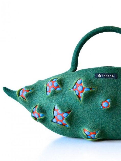 Amazing Felt Creations by Atsuko Sasaki Design Fashion + Trends Atsuko Sasaki, Felt Handbags, Felt Handbag, Tovad Ull, Felted Bags, Felted Bag, Felt Bags, Felted Handbags, Wet Bag